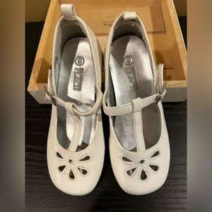Children’s Place Toddlers White Dress Shoe